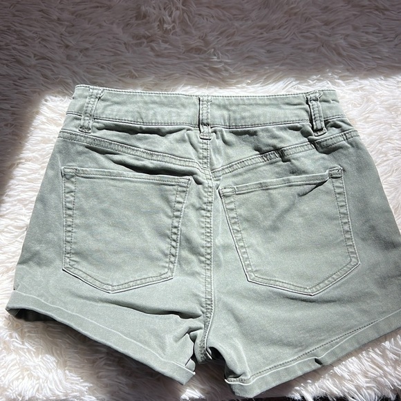 Refuge Size 0 Juniors Olive Green Color Zip-Up Short Shorts - Picture 3 of 8